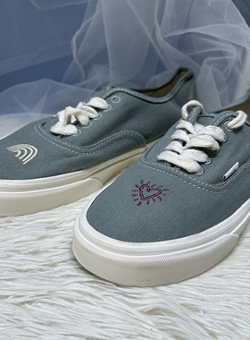 Vans Authentic 时尚刺绣印花图案男女同款低帮板鞋VN0A5KRDAST