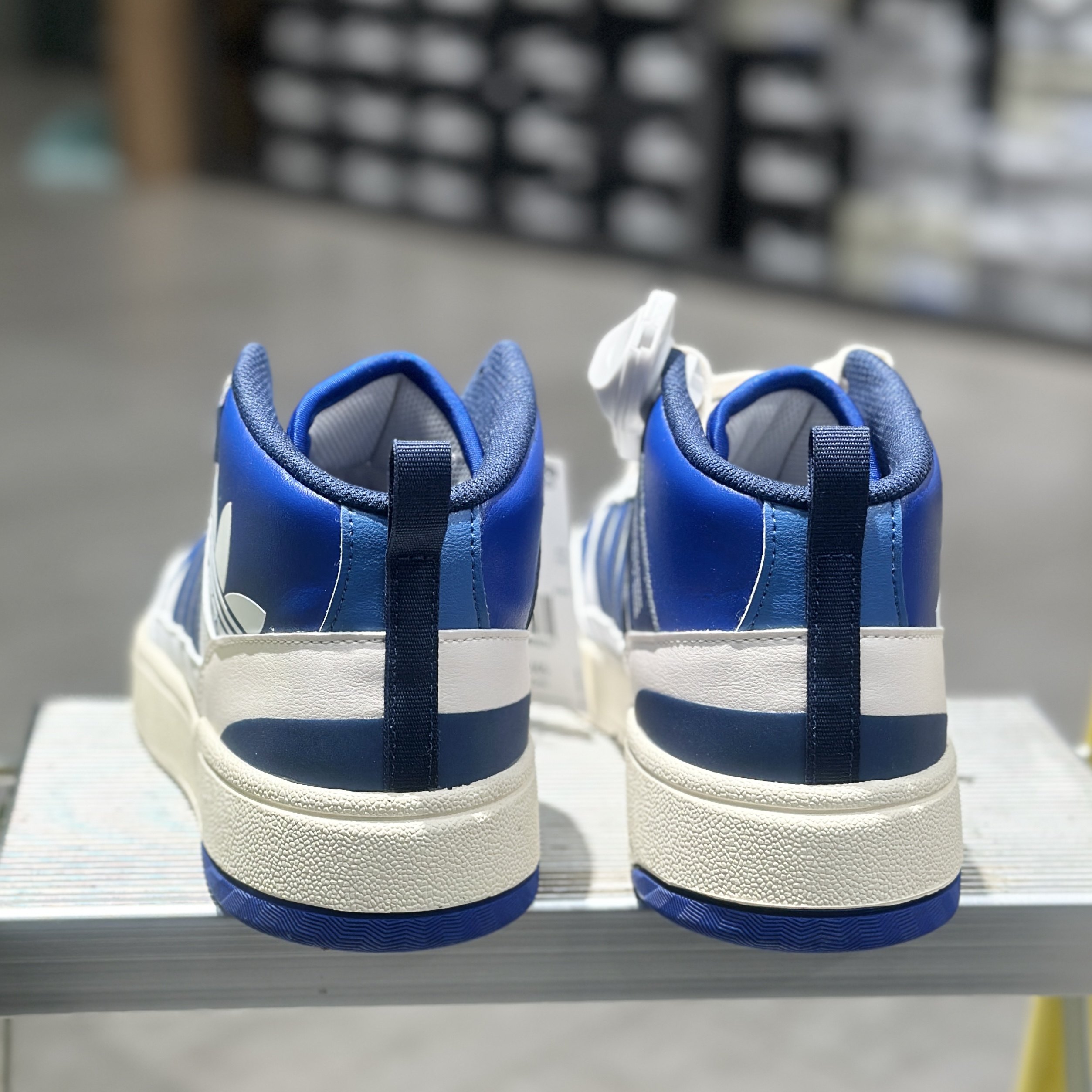 三叶草男鞋中帮运动防滑板鞋