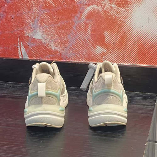 阿迪达斯时尚运动休闲鞋系带