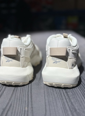 锐步Reebok Fluffipuff复古休闲运动情侣老爹鞋贝果鞋HP7725 N仓
