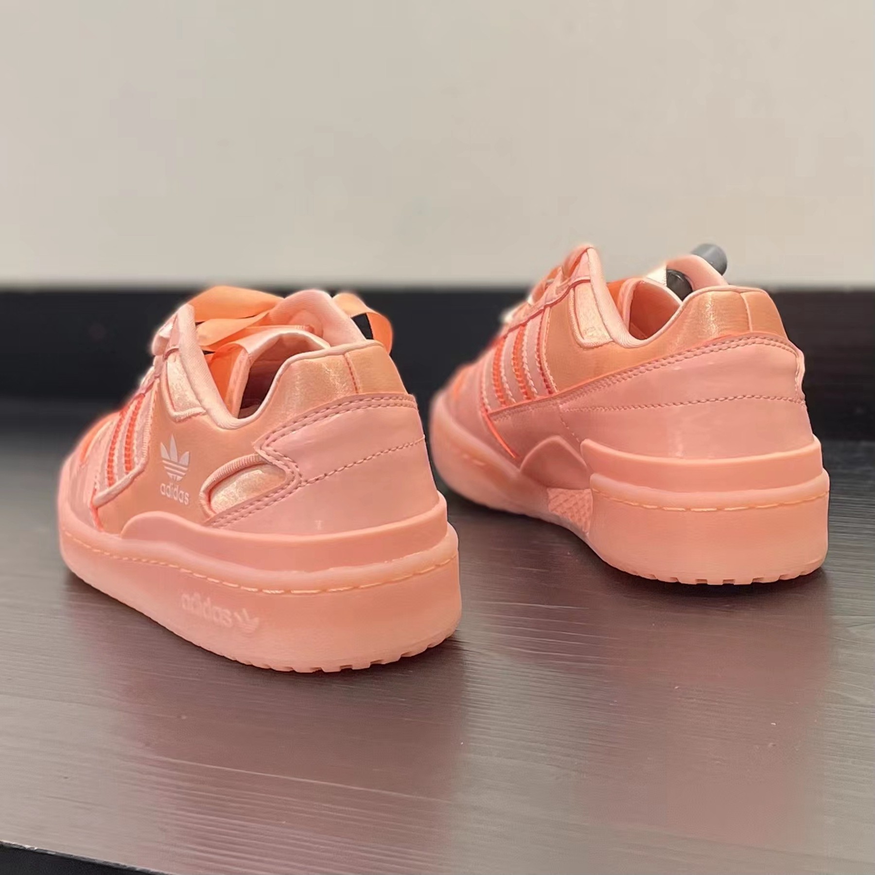 阿迪达斯三叶草粉色女鞋 forum satin low低帮运动休闲板鞋fy8823