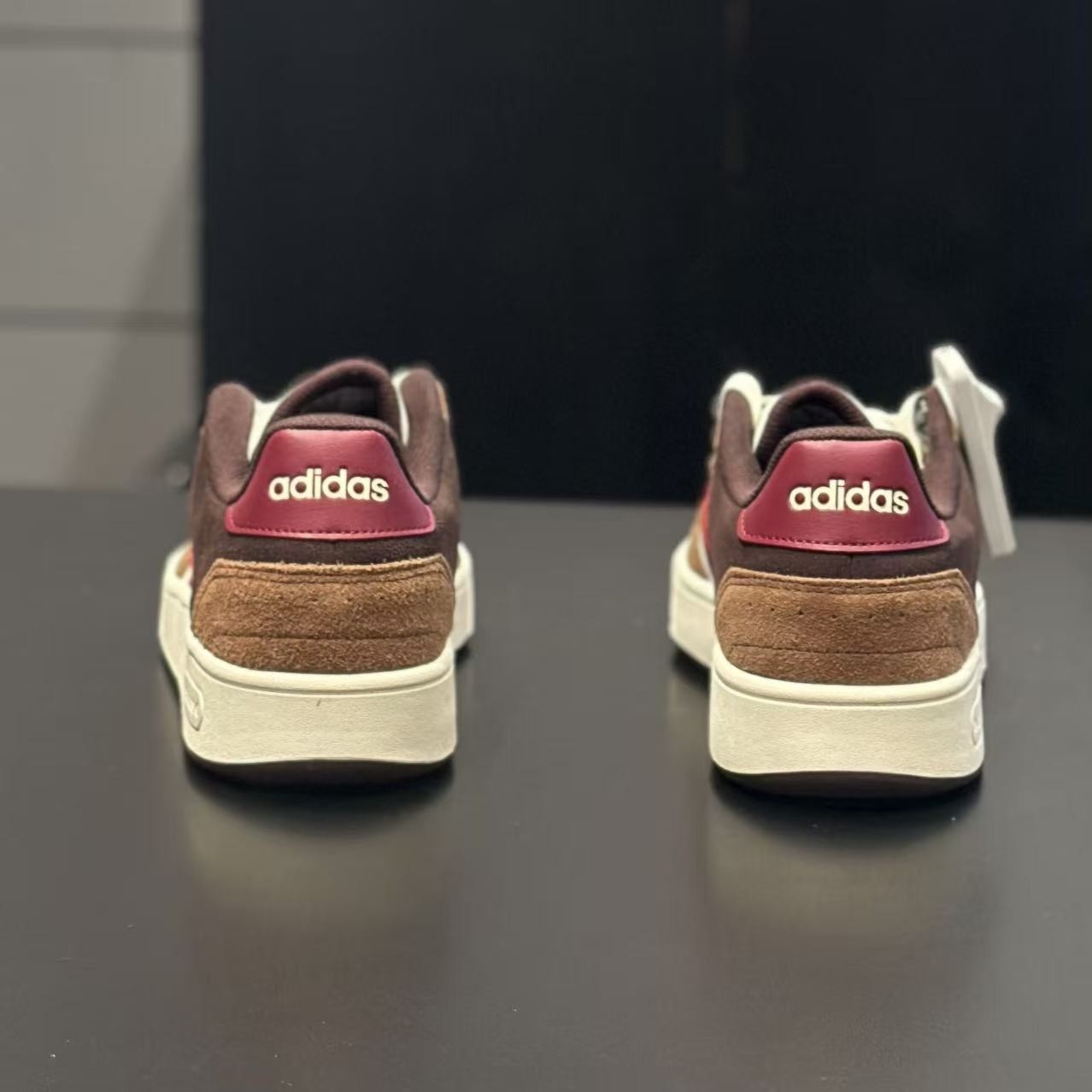 Adidas阿迪达斯男款板鞋秋冬新款低帮舒适休闲鞋时尚运动鞋JP8236