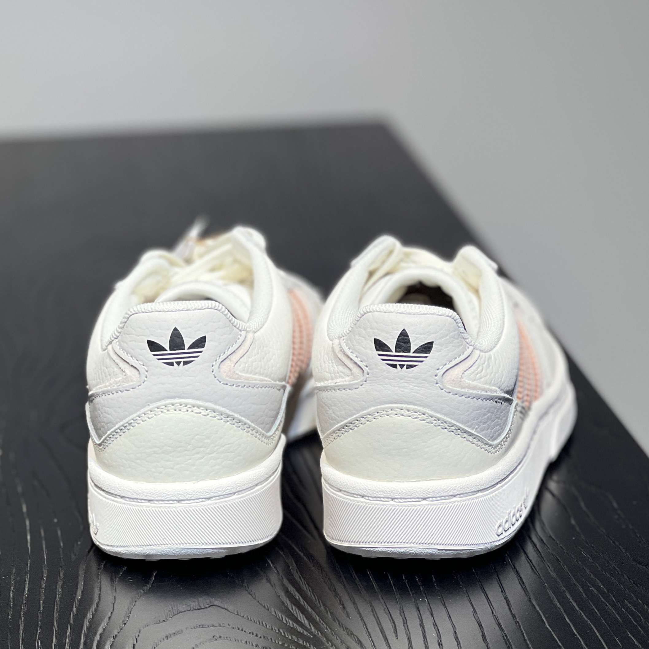 Adidas阿迪达斯板鞋男女三叶草Courtic新款低帮运动休闲鞋ID0566
