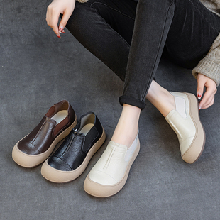 头层牛皮女单鞋秋季新款平跟软底防滑一脚蹬宽松舒适简约百搭女鞋