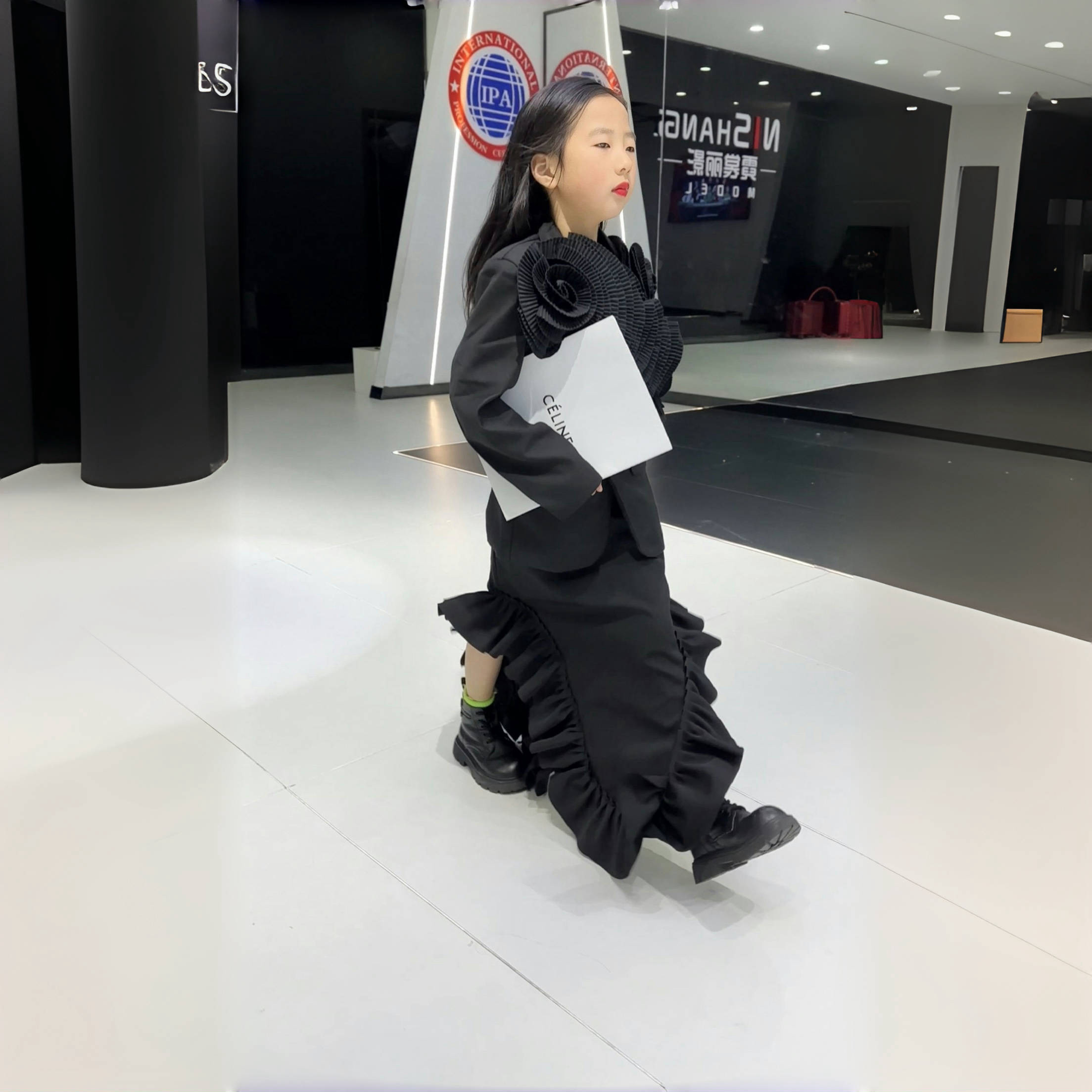 儿童走秀演出服出租女童黑色高端荷叶裙公主裙潮服职业装礼服租