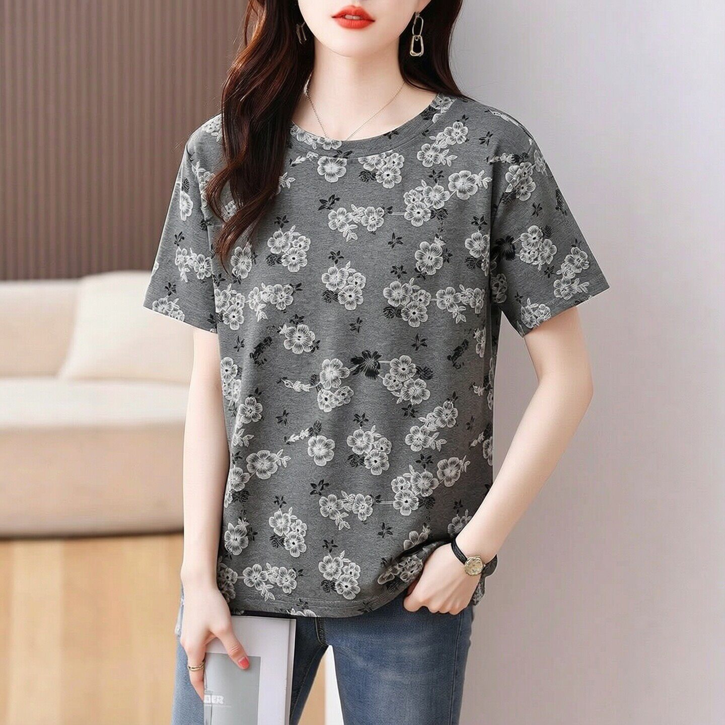 新款漂亮别致百搭款大码专柜短袖圆领T恤女凉爽上衣服2026年夏季