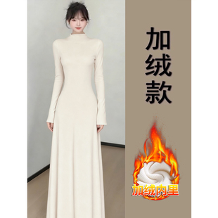 白色针织连衣裙女修身高领秋冬季加绒内搭梨形伯克利冬天长款裙子