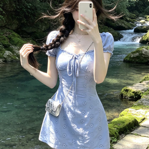 夏日绝美蓝色镂空泡泡袖连衣裙女2026巨好看收腰减龄显瘦a字短裙