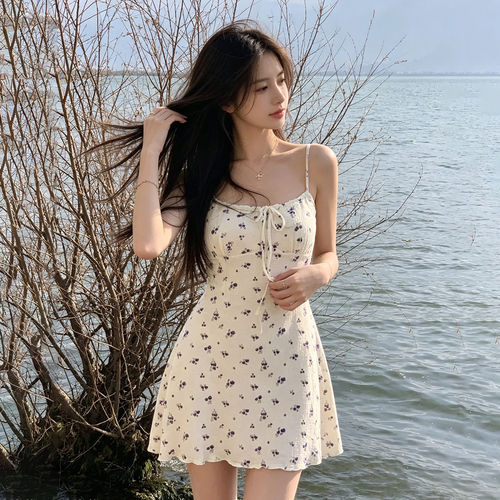 正品专柜韩系小清新碎花吊带掐腰连衣裙女肌理感减龄修身针织A字