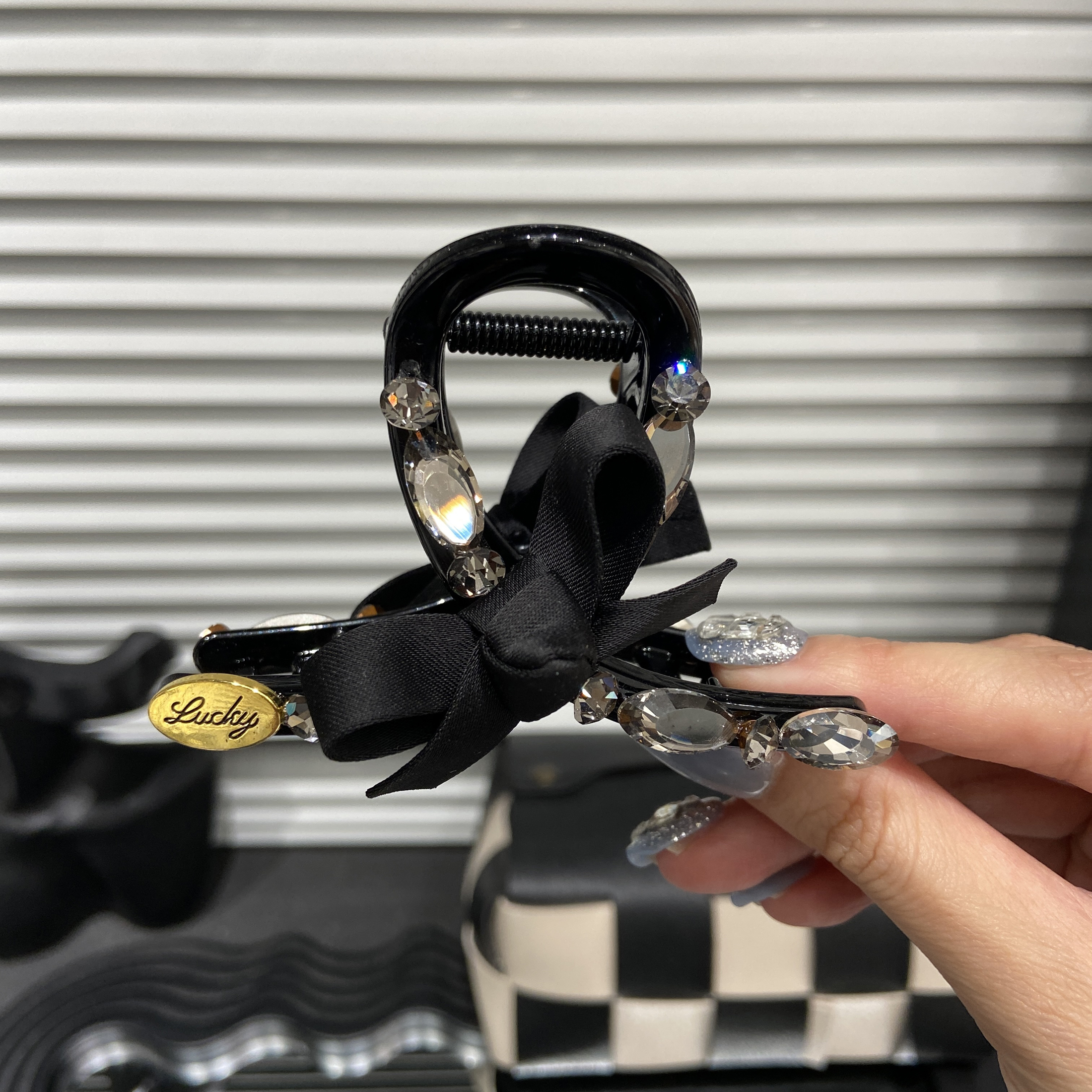 E4203 法式优雅蝴蝶结鲨鱼夹8cm女后脑勺盘发抓夹高级感夹子头饰