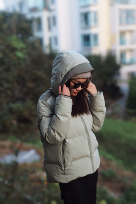 2025秋冬新款女装短款羽绒服女连帽加厚保暖外套