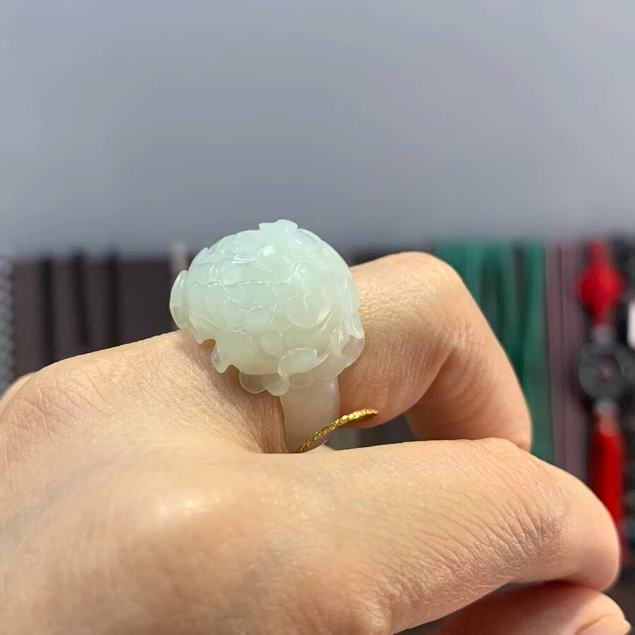 和田玉创意手工雕刻花开富贵戒指  15码