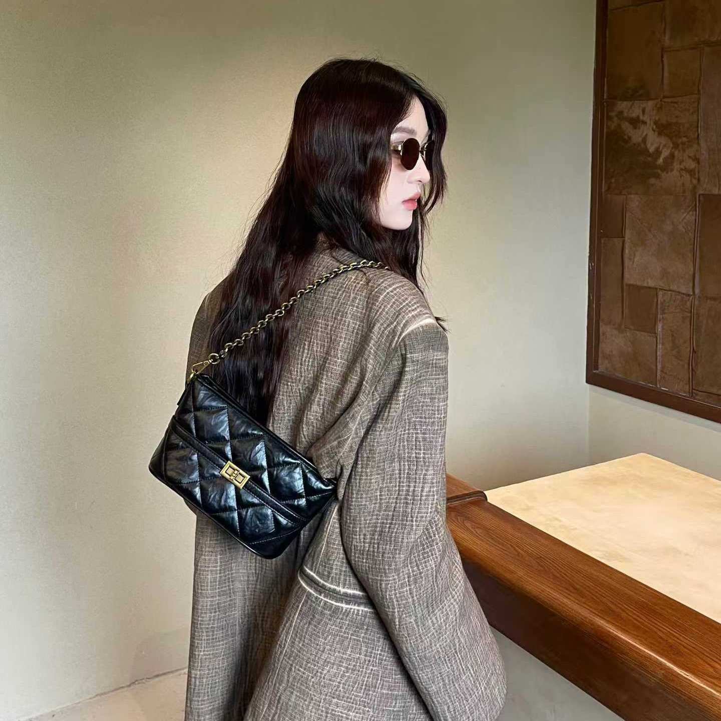 复古油蜡皮菱格链条包女秋冬高级感单肩斜挎包气质通勤休闲小方包
