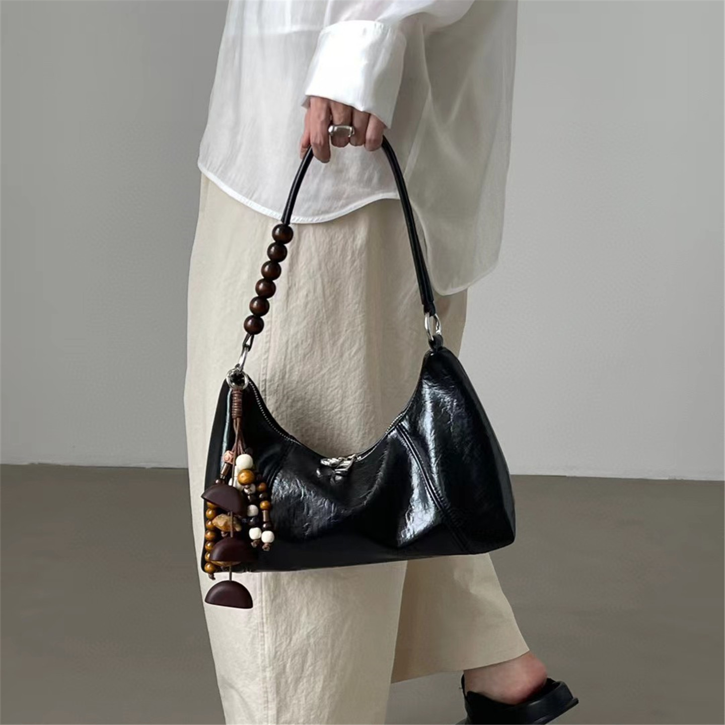 新款百搭油蜡皮高级感饺子包单肩女包简约斜挎包通勤包小包法棍包