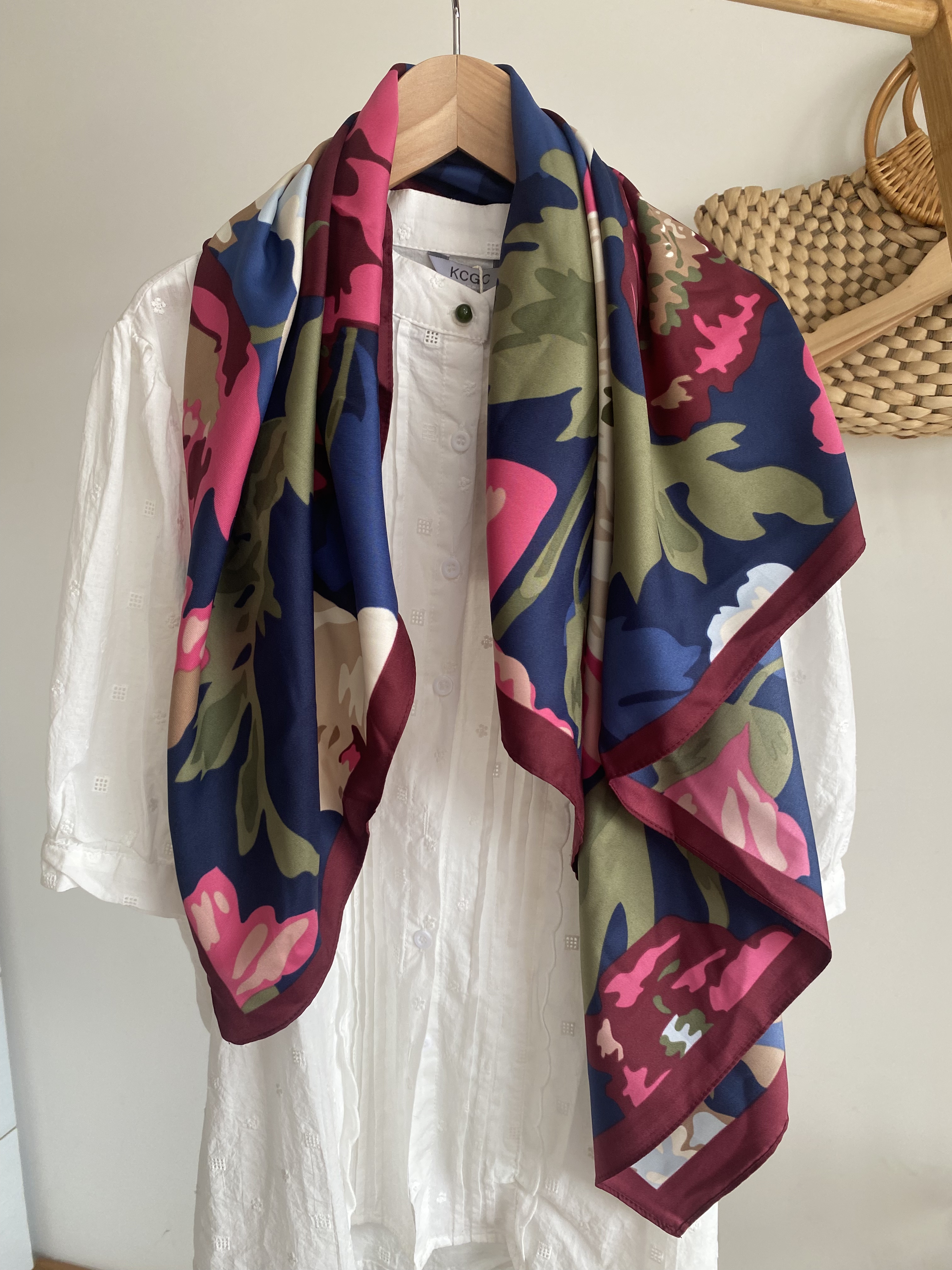 英国Joules花卉仿真丝缎面印花方巾复古田园风护颈装饰领巾丝巾