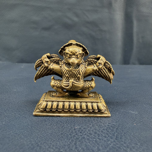 复古藏传黄铜鹰迦楼罗鸟佛像迷你小摆件藏式文玩工艺品大鹏鸟挂件