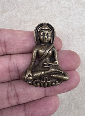 藏式手工做旧黄铜托甲利马铜释迦牟尼佛像文玩随身项链挂件吊坠
