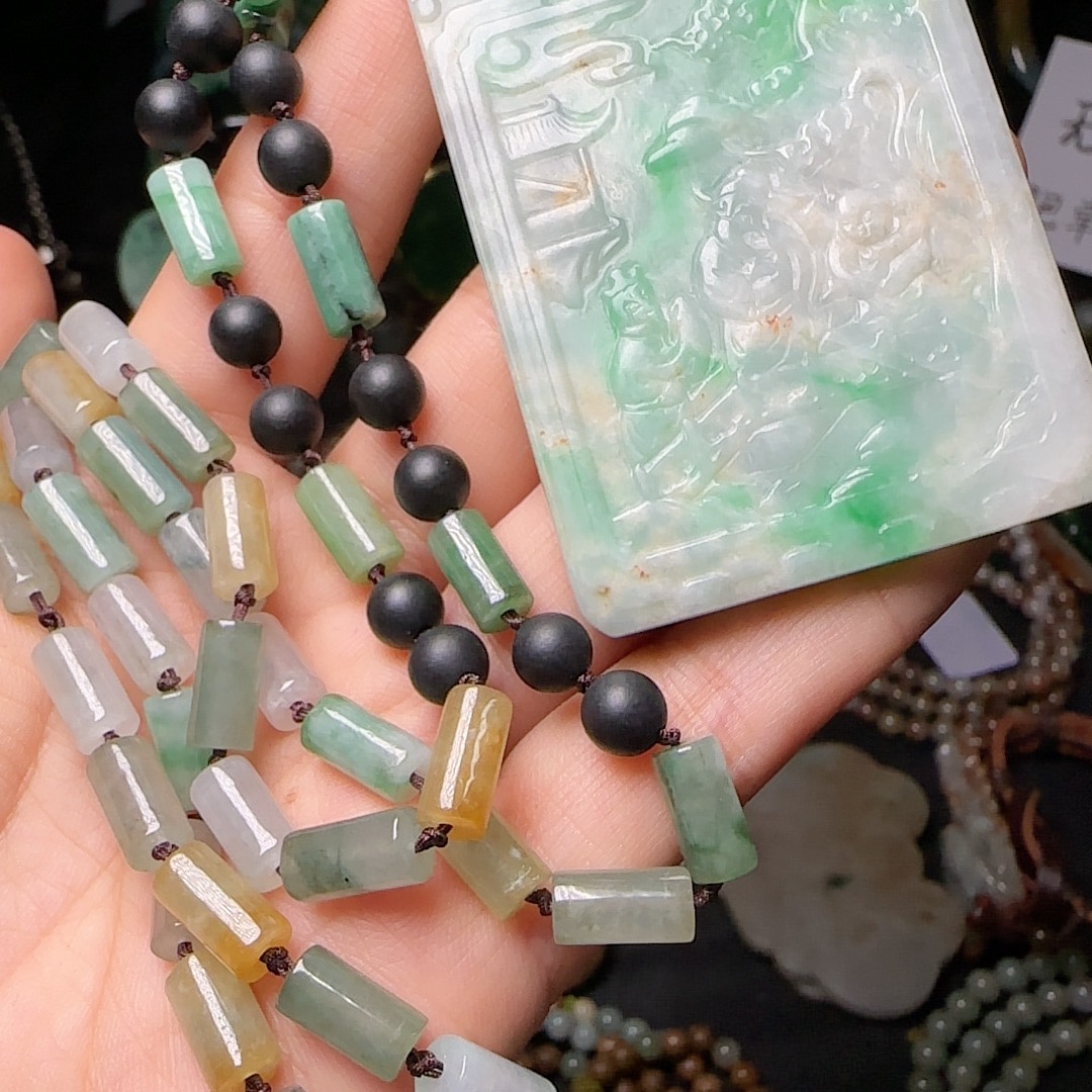 清代老翡翠有证,子岗牌设计款