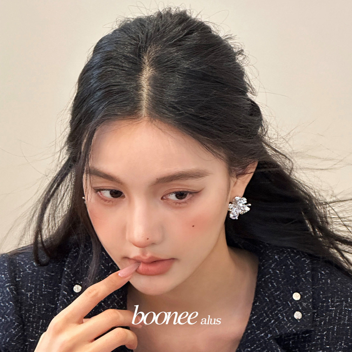 Boonee alus2024新款花朵耳钉女轻奢高级感肌理镶钻气质小众耳环图片