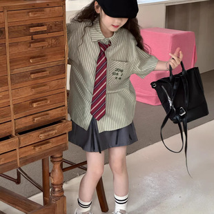 三年四班女童韩版夏日学院风绿色条纹短袖衬衫儿童宽松JK领结衬衣
