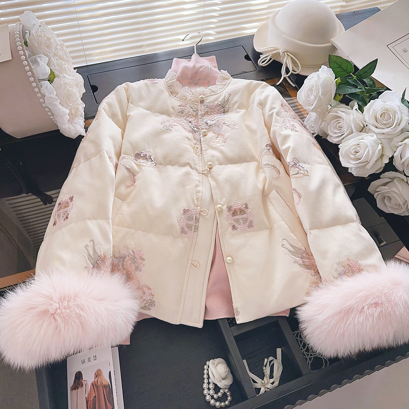 新中式重工刺绣盘扣羽绒服