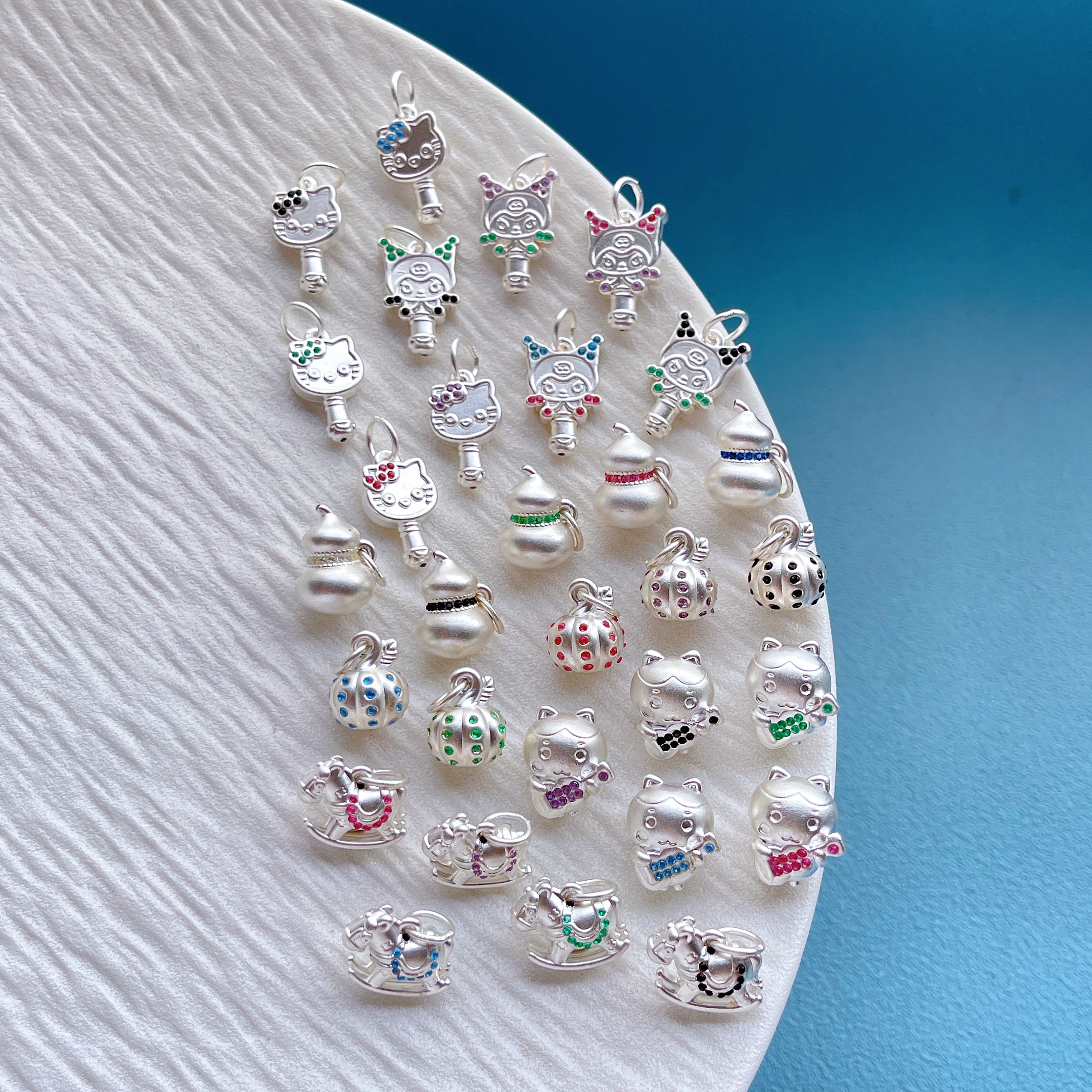 纯银镶彩钻葫芦南瓜木马KT猫吊坠