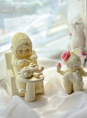 陶瓷雪娃小熊听诊器摆件