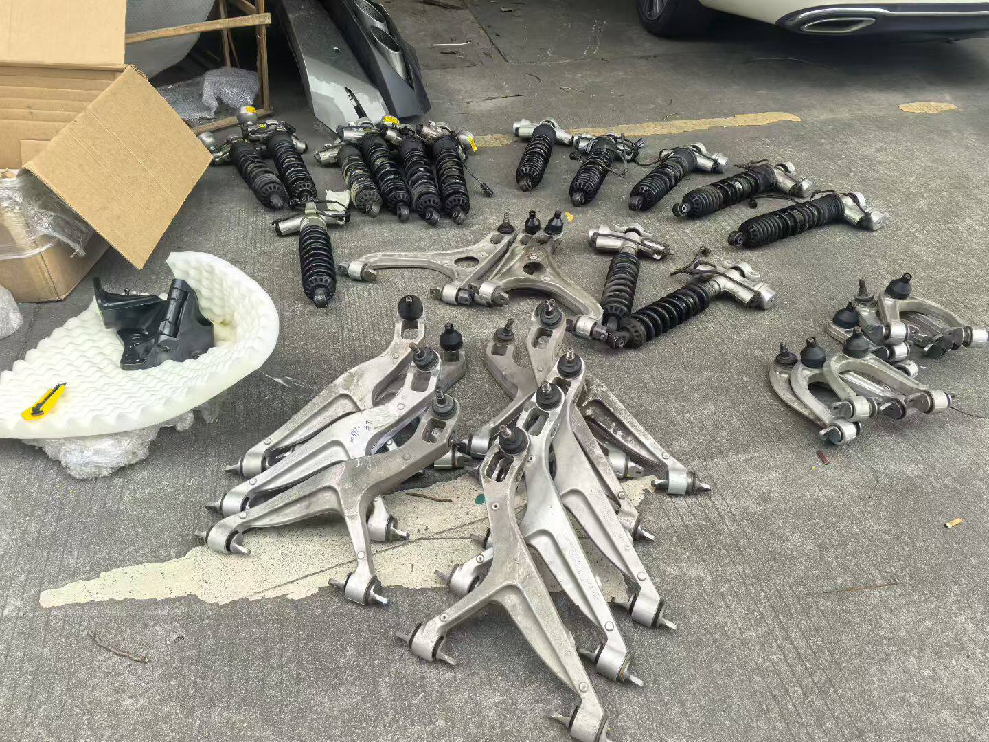 迈凯伦12C摆臂MP4 570 720S 650S减震器避震 羊角底盘悬挂 机油泵