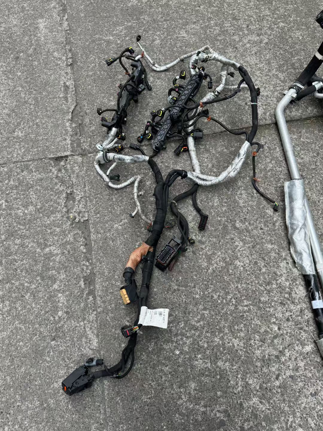 法拉利SF90发动机线束高压油管