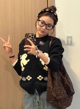 可爱兔子绣花毛衣开衫女秋冬牛角扣拼接韩系复古懒慵软糯圆领外套