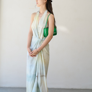 莺 Cha 真丝印花挂脖系带长裙 futura adesso 官方