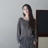 adesso futura 进口天丝混纺舒适细闪一字领中长款 开衩罩衫