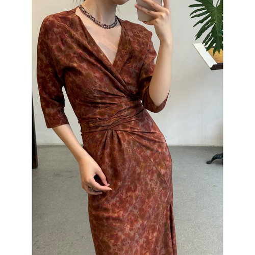 Cha 官方｜Cortana 26春夏 CARLA DRESS 真丝印花斜裁系带连衣裙
