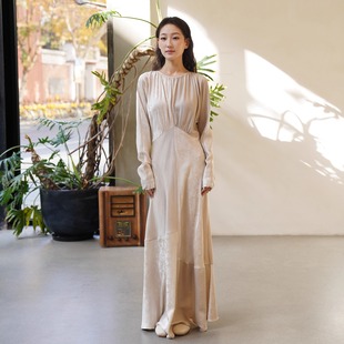 植物染真丝提花拼接收腰修身 Cha 25AW Mutedance 连衣裙 官方