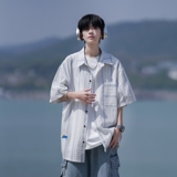 浅蓝色