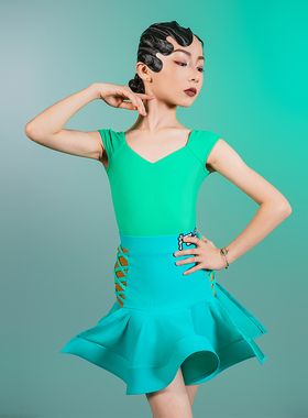 FZS DANCE 2025春款 L297 女款v领修身分片裙套装 绿色