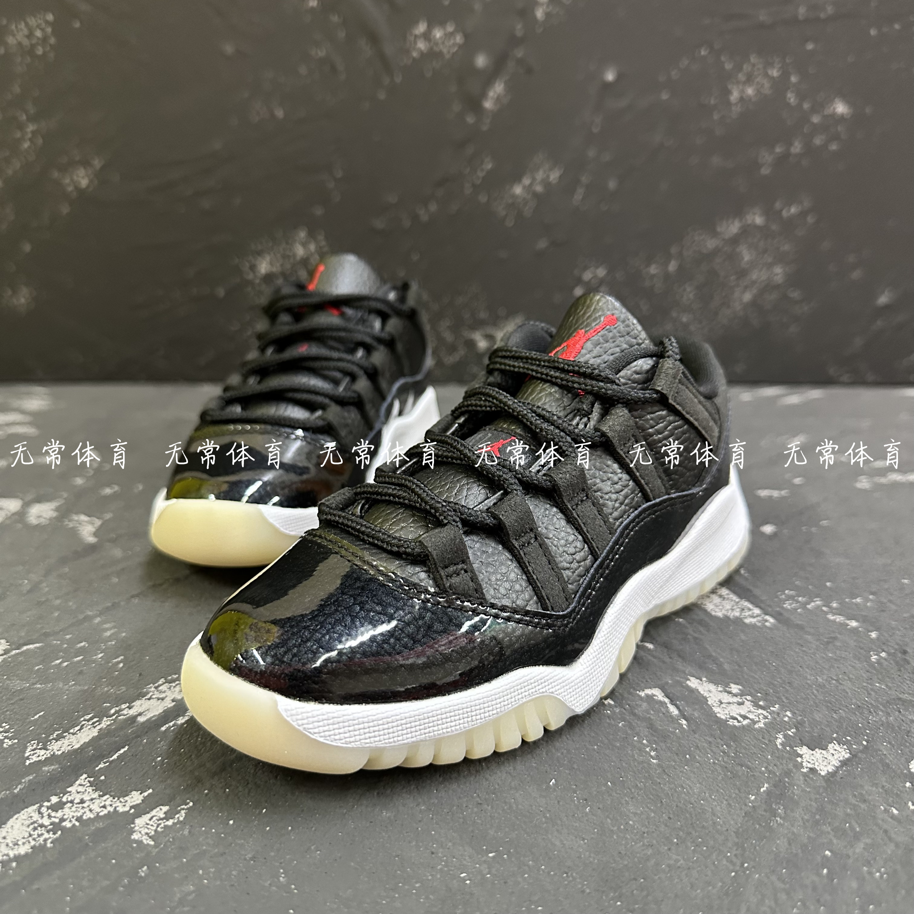 AJ11黑白红复古篮球鞋童鞋