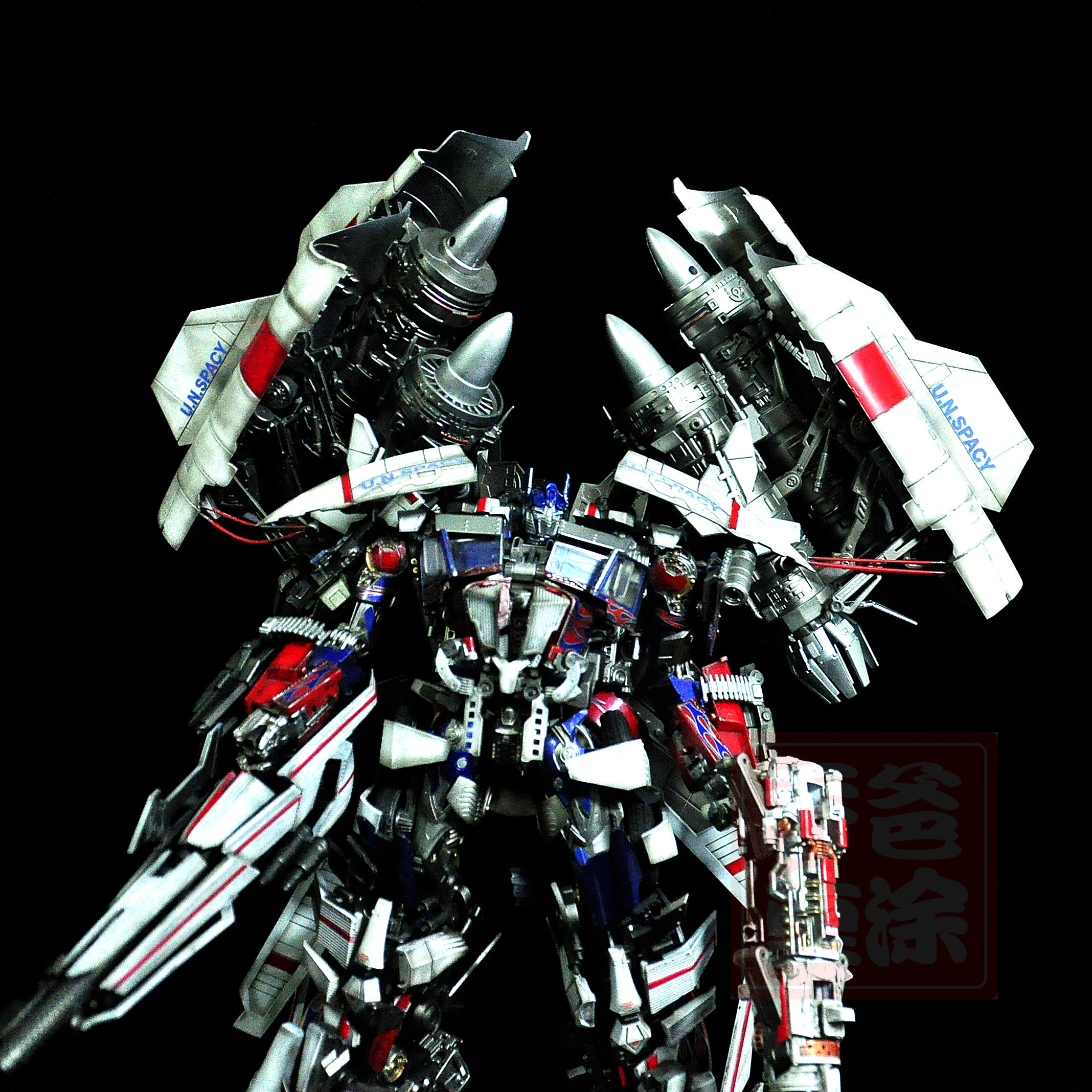 MPM04擎天柱 IW06马甲 重涂改色改造 私人订制 汽车人雕像
