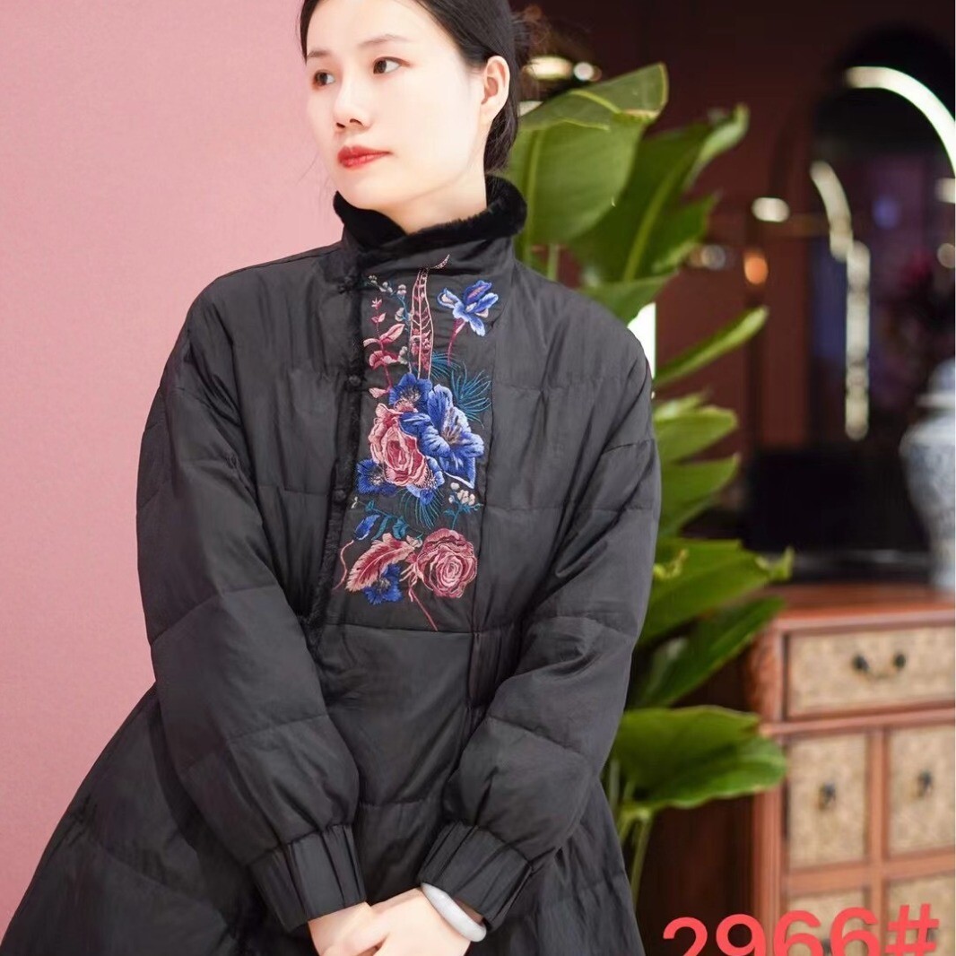 2966大吉新款绣花羽绒服中长款中式女冬装外套直筒白鸭绒薄羽绒