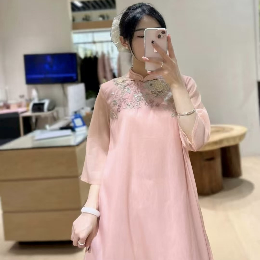 2025夏季国风新中式立领斜襟盘扣上衣女复古刺绣真丝连衣裙