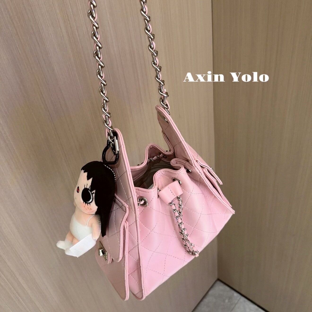 阿馨yolo 小香链条松紧口水桶包菱格抽绳百搭单肩斜挎软皮小包女
