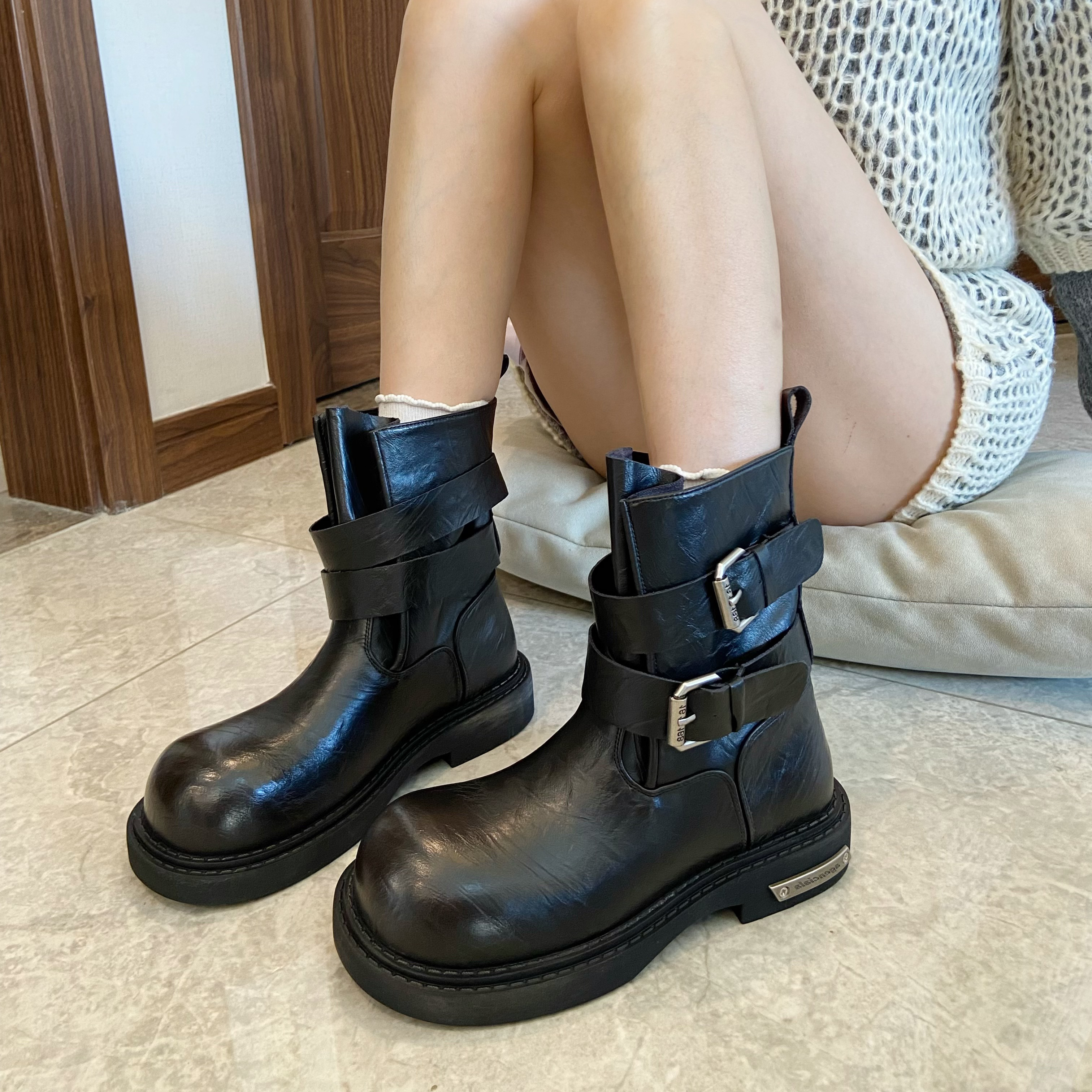 厚底皮带扣马丁靴女2025秋季新款舒适英伦风机车靴短筒瘦瘦骑士靴