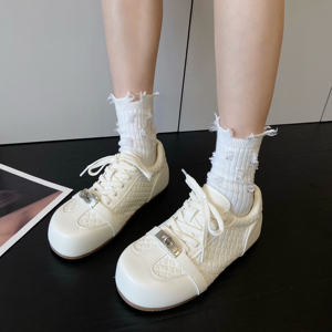 真皮复古小白鞋女2026新款皮扣菱格纹百搭休闲鞋软底系带圆头单鞋