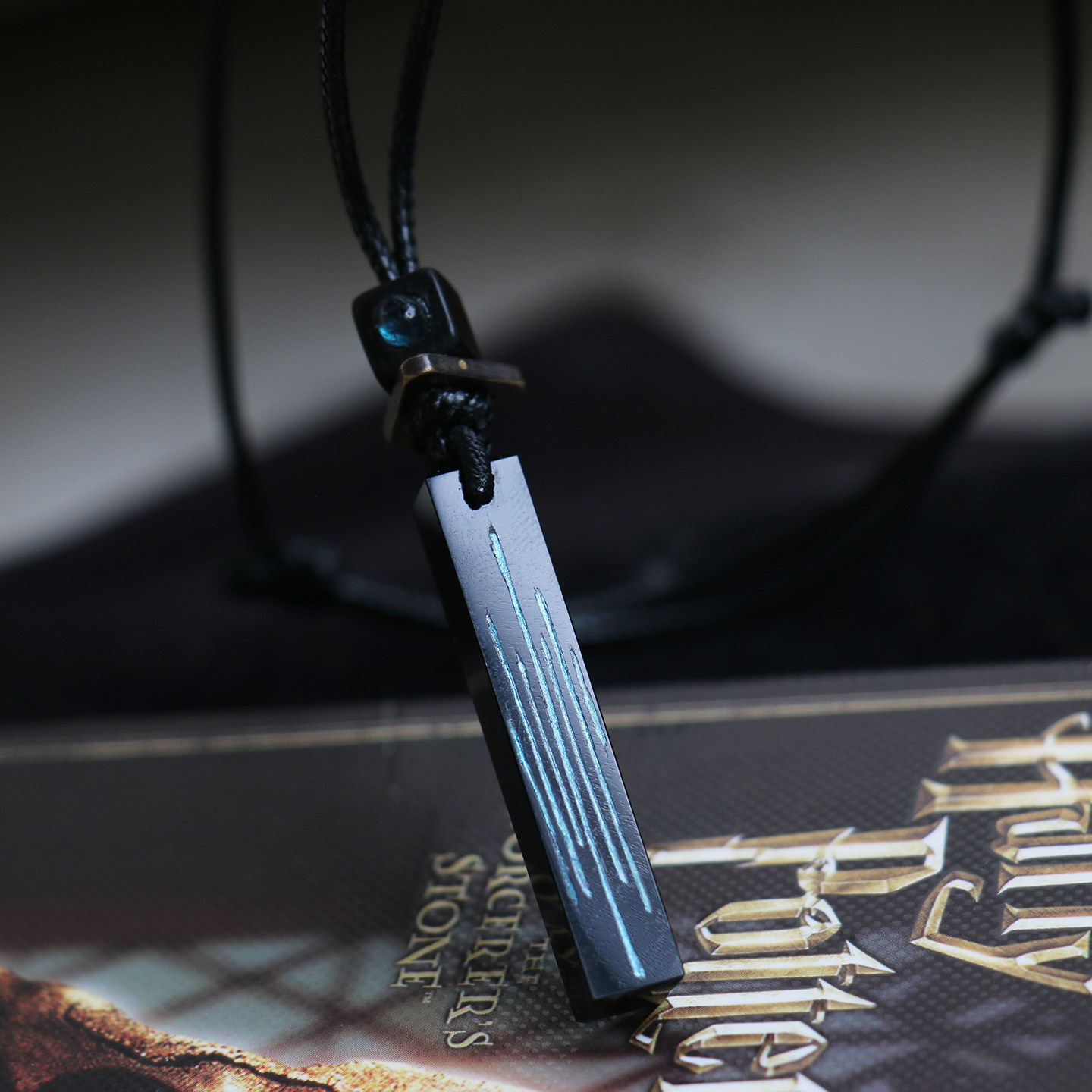 复古重工项链男款小众设计高级感卢恩符文天然黑曜石海蓝宝吊坠女