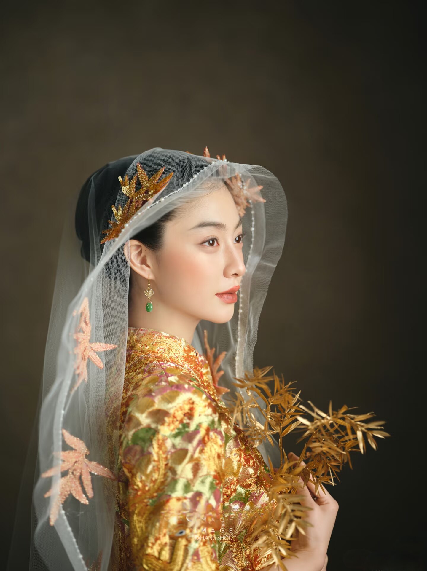 新娘头纱新款高级感蕾丝花朵头饰小众摄影婚礼旅拍照道具跟妆造型