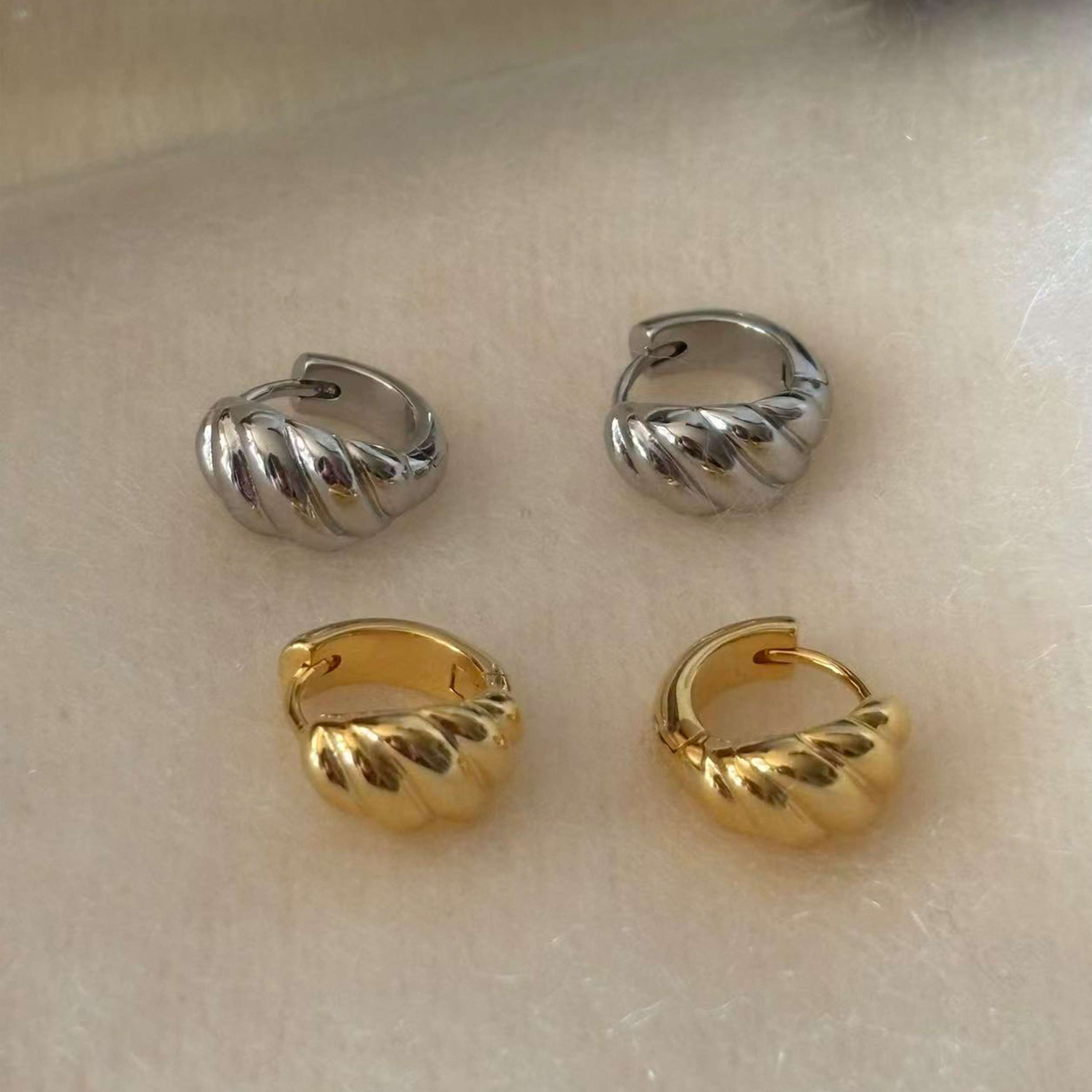 Retro简约百搭牛角包耳圈s925银针卡扣设计金银光泽感时髦耳环,饰品/流行首饰/时尚饰品新,耳环,淘宝优惠券,粉丝福利购,淘宝优惠卷