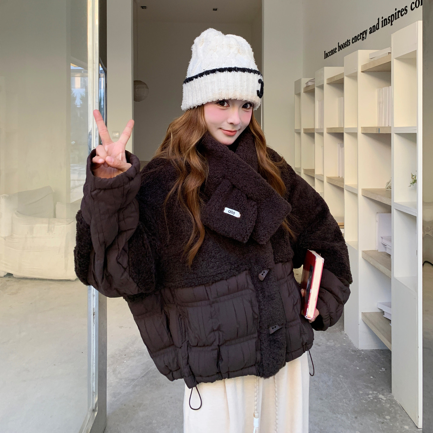 日本offcat咖色羊羔毛拼接羽绒服女2025冬新款小个子短款90白鸭绒