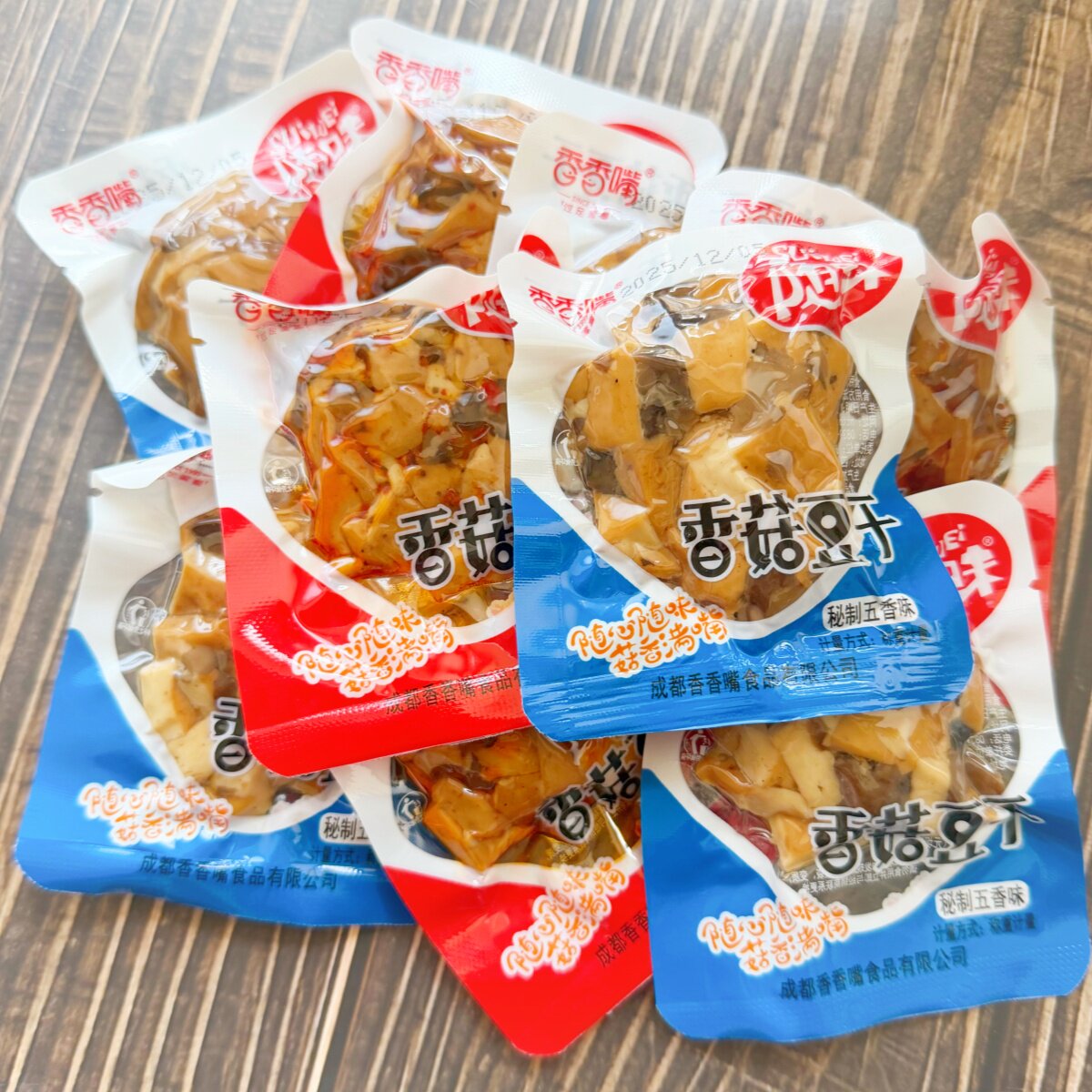 香香嘴香菇豆干秘制五香劲爆麻辣味即食小吃零食佐餐食品随味间食