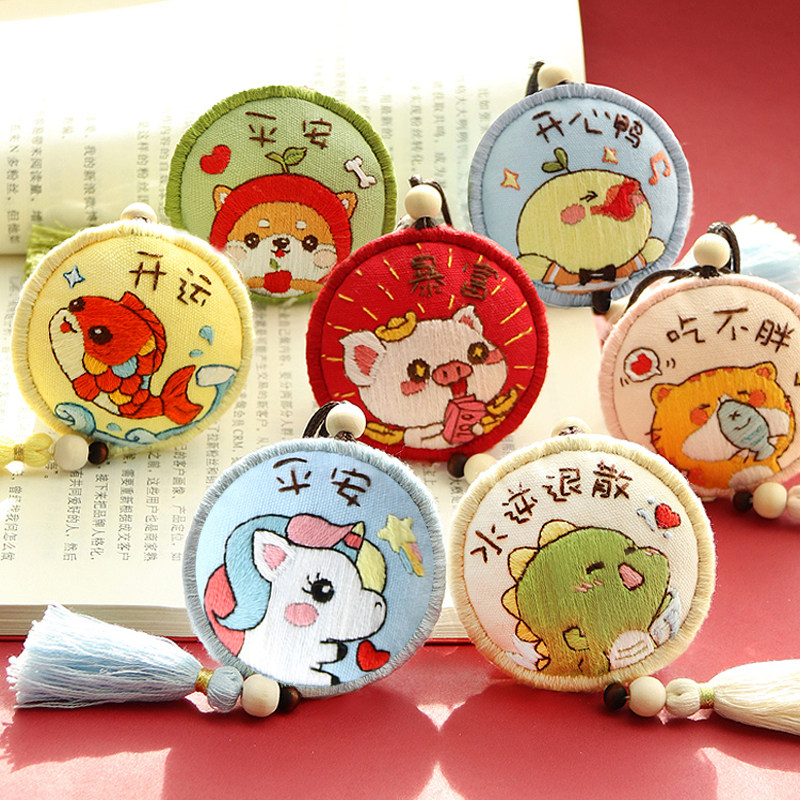手工刺绣diy平安符卡通情侣香囊