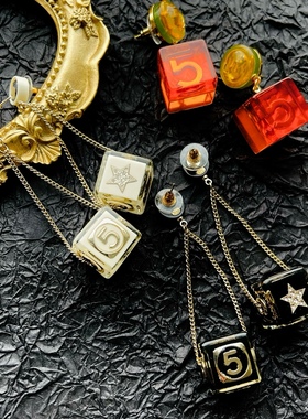 懂货的来！骰子亚克力耳环项链